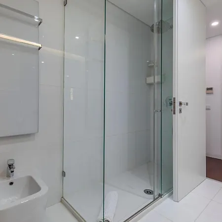 Apartment Touch Of Class 2bdr By Lovelystay *