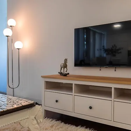 Apartment Touch Of Class 2bdr By Lovelystay *