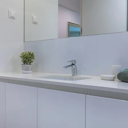 Apartment Touch Of Class 2bdr By Lovelystay *